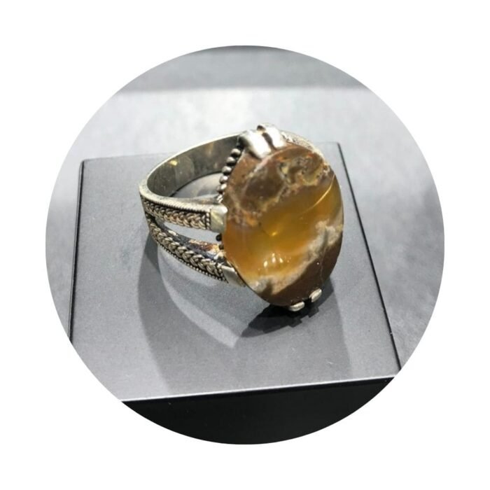 خواتم عقيق يمني أصالة تمتزج بالفخامة 💍✨ 🔸 الأحجار: عقيق يمني طبيعي 🔸 الخامة: فضة خالصة عيار 925 🔸 تصاميم متنوعة: رجالية توصيل لجميع مناطة السعودية