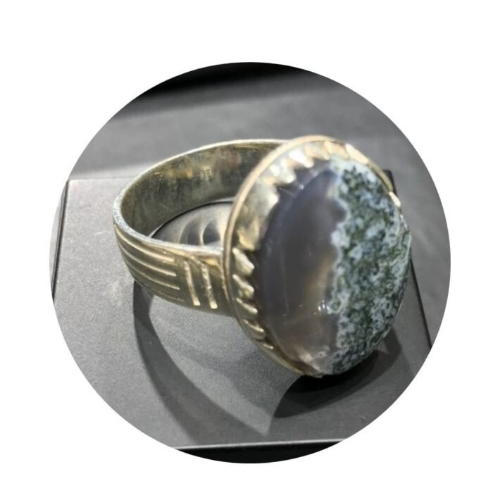 خواتم عقيق يمني أصالة تمتزج بالفخامة 💍✨ 🔸 الأحجار: عقيق يمني طبيعي 🔸 الخامة: فضة خالصة عيار 925 🔸 تصاميم متنوعة: رجالية