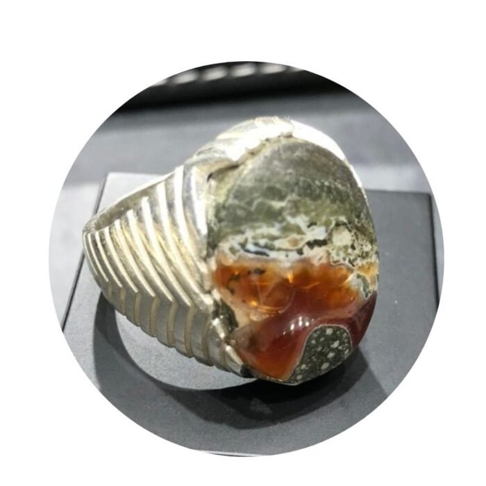 خواتم عقيق يمني أصالة تمتزج بالفخامة 💍✨ 🔸 الأحجار: عقيق يمني طبيعي 🔸 الخامة: فضة خالصة عيار 925 🔸 تصاميم متنوعة: رجالية
