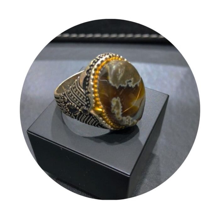 خواتم عقيق يمني أصالة تمتزج بالفخامة 💍✨ 🔸 الأحجار: عقيق يمني طبيعي 🔸 الخامة: فضة خالصة عيار 925 🔸 تصاميم متنوعة: رجالية  توصيل لجميع مناطة السعودية 